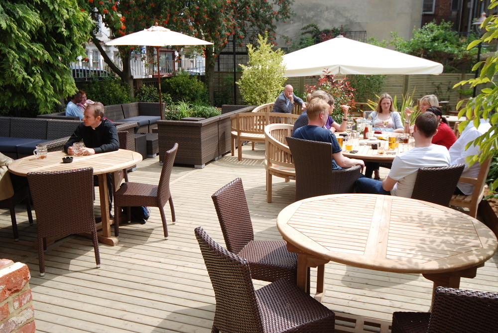 Increase Your Restaurant or Café’s Revenue, Just Add Outdoor Seating