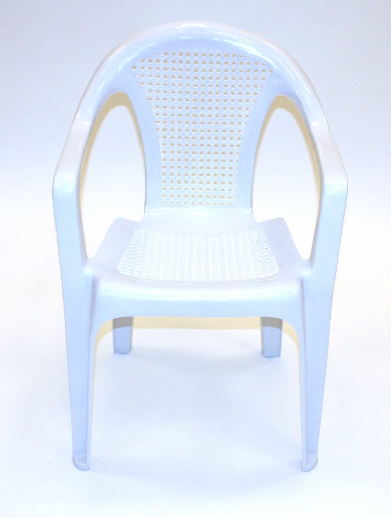 White Plastic Garden Furniture - Round Table, 4 x Lattice Chairs - BE