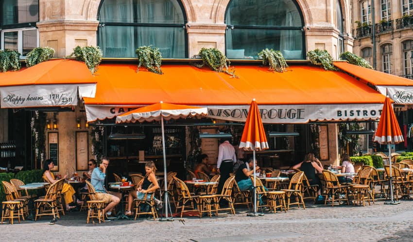 What is a Bistro Table - Pavement Tables Outside Bistro - BE Furniture Sales